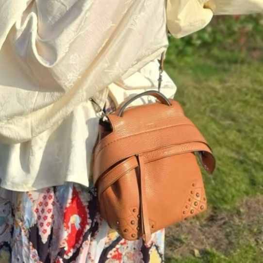 莉亞精品♡TODS Wave 牛皮大嘴包 二手-2