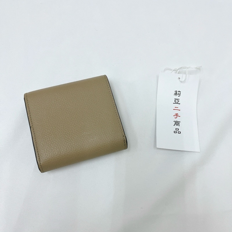 莉亞精品♡Loewe 0010642627 奶茶短夾 二手-3