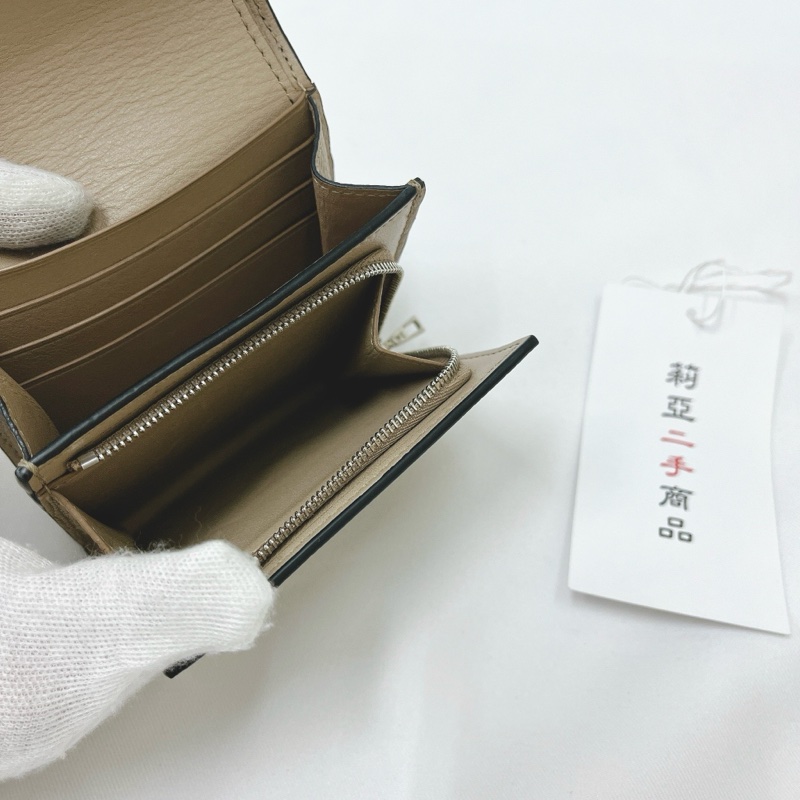 莉亞精品♡Loewe 0010642627 奶茶短夾 二手-12