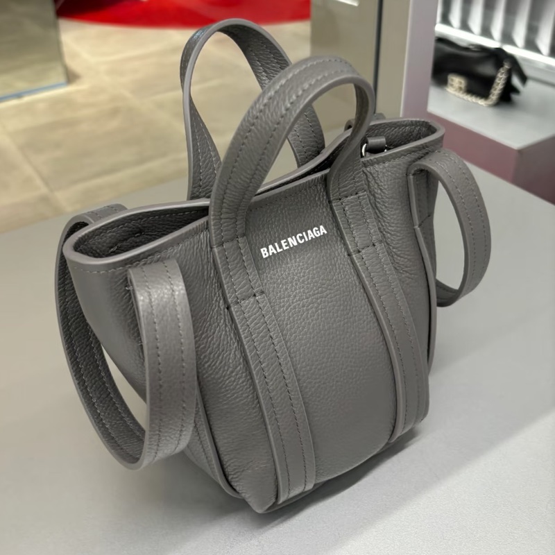 🉑斜挎背 #閒置品 #櫃上12萬 巴黎世家菜籃子全牛皮大象灰-0