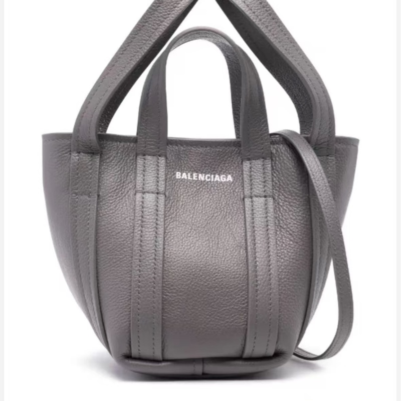 🉑斜挎背 #閒置品 #櫃上12萬 巴黎世家菜籃子全牛皮大象灰-1