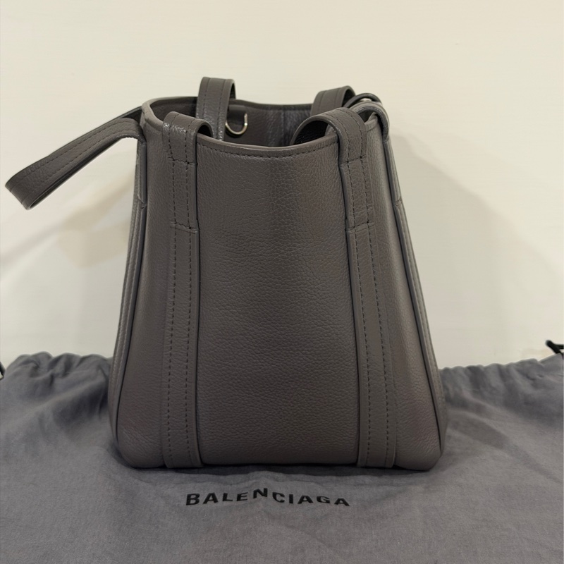 🉑斜挎背 #閒置品 #櫃上12萬 巴黎世家菜籃子全牛皮大象灰-3