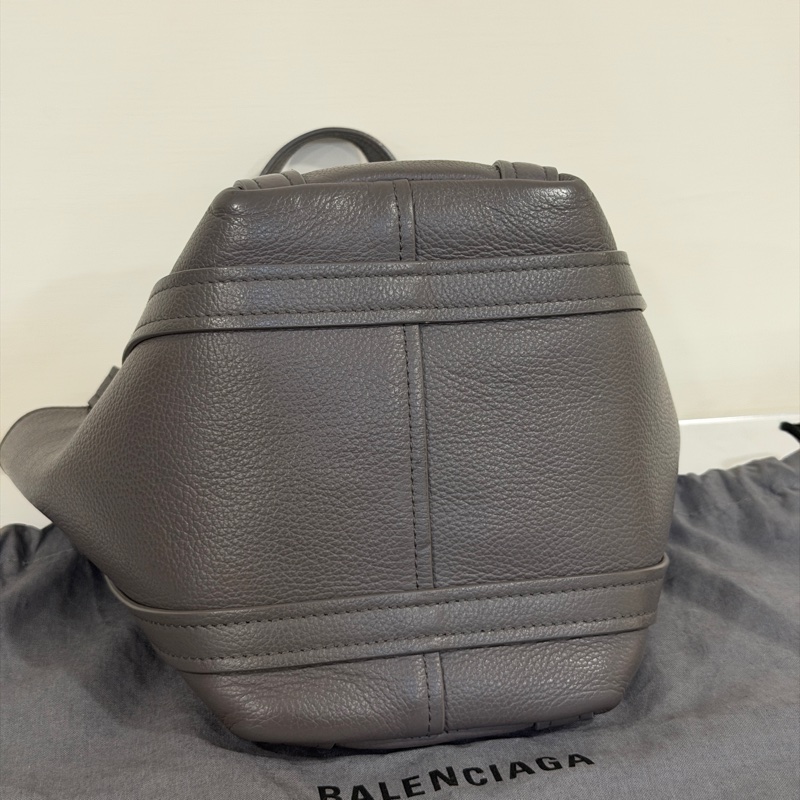 🉑斜挎背 #閒置品 #櫃上12萬 巴黎世家菜籃子全牛皮大象灰-6