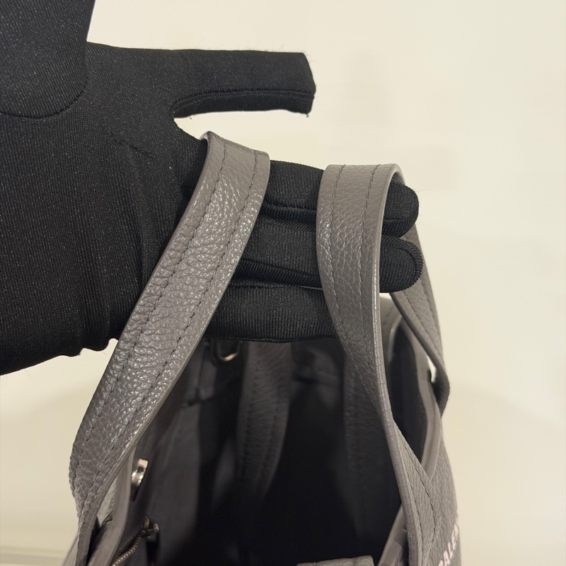 🉑斜挎背 #閒置品 #櫃上12萬 巴黎世家菜籃子全牛皮大象灰-9