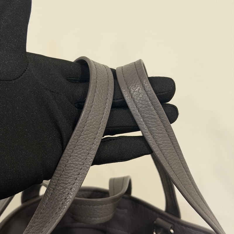 🉑斜挎背 #閒置品 #櫃上12萬 巴黎世家菜籃子全牛皮大象灰-10