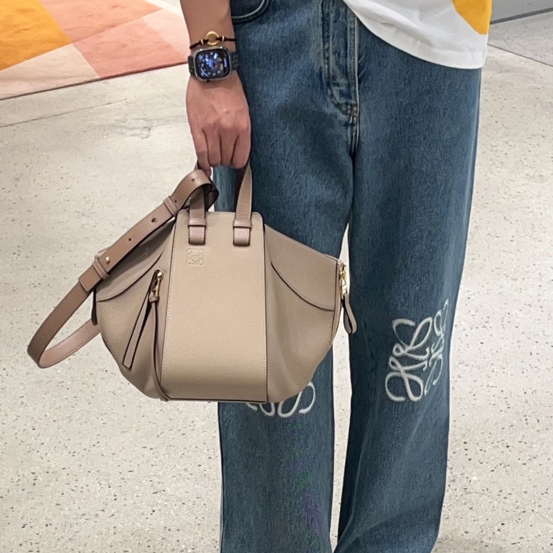 #櫃上15萬🔥 #全網最甜💰 Loewe Hammock bag吊床包沙色🈶送內膽-2