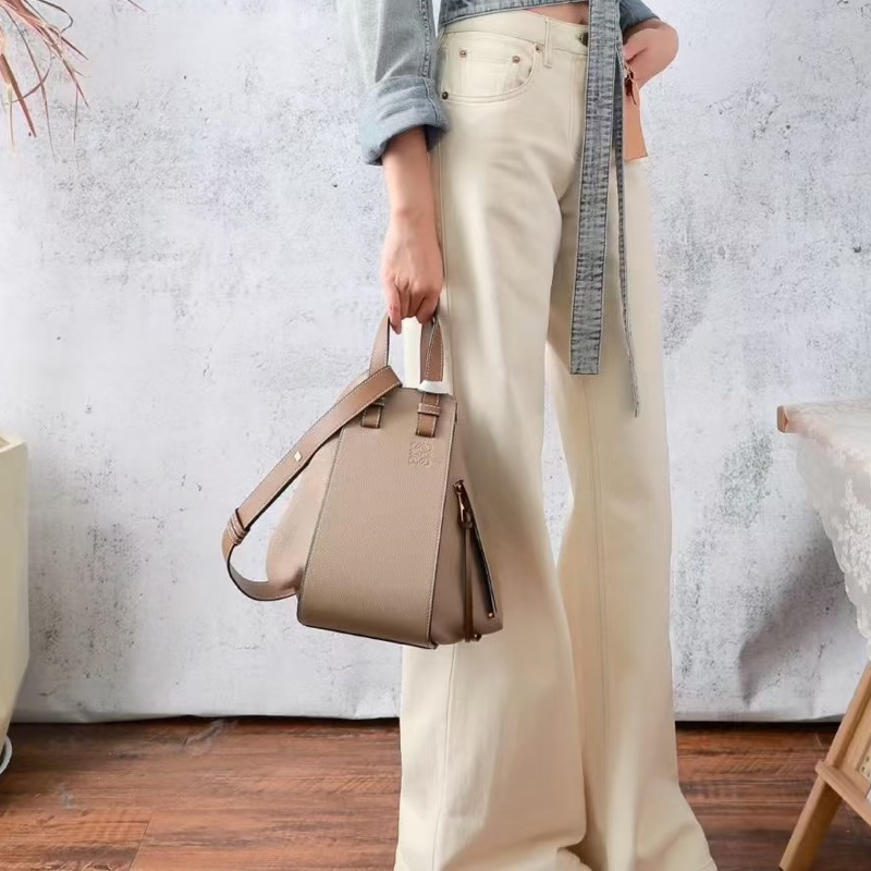 #櫃上15萬🔥 #全網最甜💰 Loewe Hammock bag吊床包沙色🈶送內膽-5