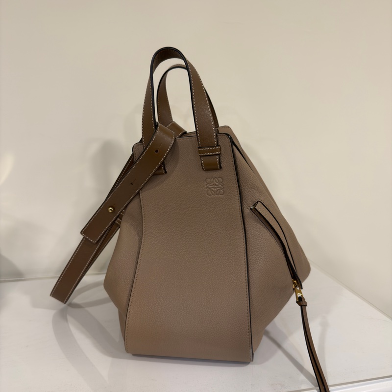 #櫃上15萬🔥 #全網最甜💰 Loewe Hammock bag吊床包沙色🈶送內膽-8