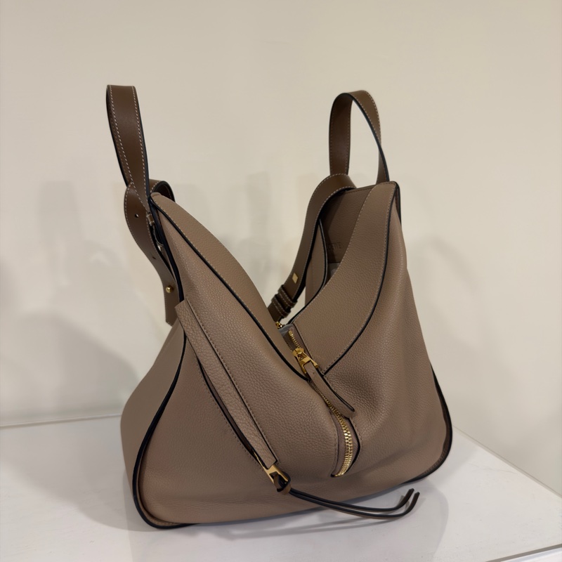 #櫃上15萬🔥 #全網最甜💰 Loewe Hammock bag吊床包沙色🈶送內膽-9