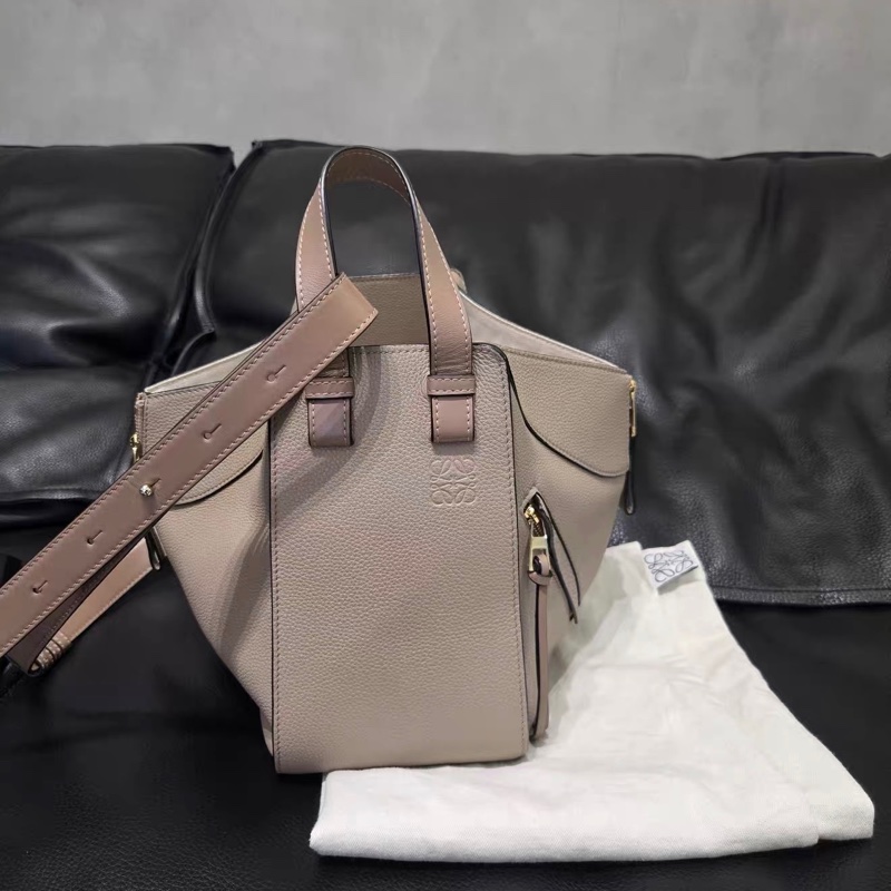 #櫃上15萬🔥 #全網最甜💰 Loewe Hammock bag吊床包沙色-9