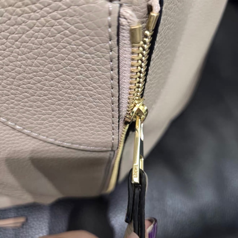 #櫃上15萬🔥 #全網最甜💰 Loewe Hammock bag吊床包沙色-12