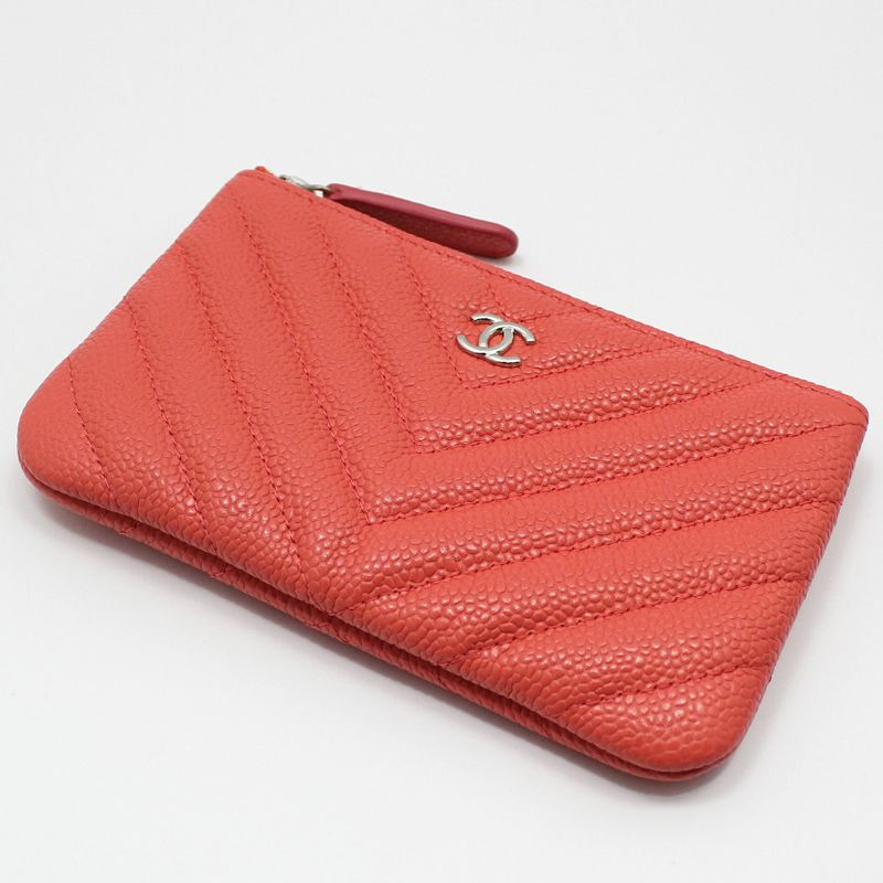 【包稅】CHANEL 全新/珊瑚魚子醬人字紋銀色經典收納袋-3