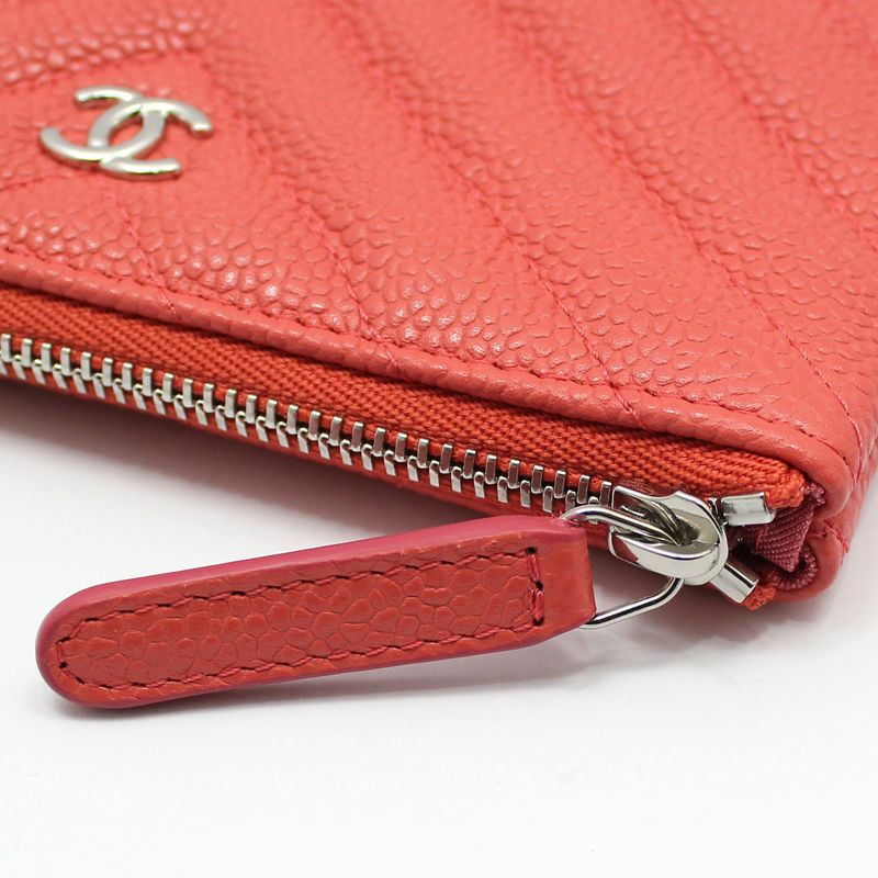 【包稅】CHANEL 全新/珊瑚魚子醬人字紋銀色經典收納袋-5