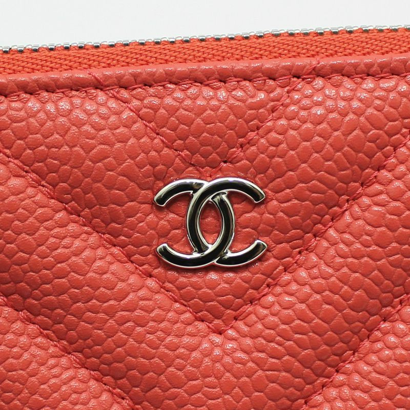 【包稅】CHANEL 全新/珊瑚魚子醬人字紋銀色經典收納袋-6