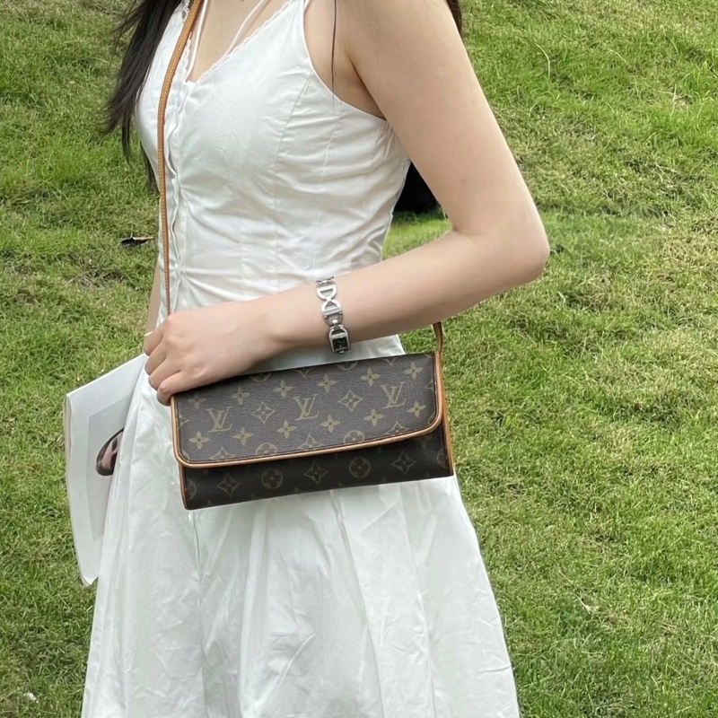 「JL精品代購」98新 LV 老花信封單肩包-1