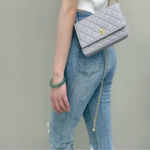 CHANEL 新款 淺灰色 羊皮 淡金扣 金球 斜背包 側背包 肩背包 WOC #讓藏 45800 買到賺到  專櫃賣14萬 #有盒 套 查碼芯片款🤎