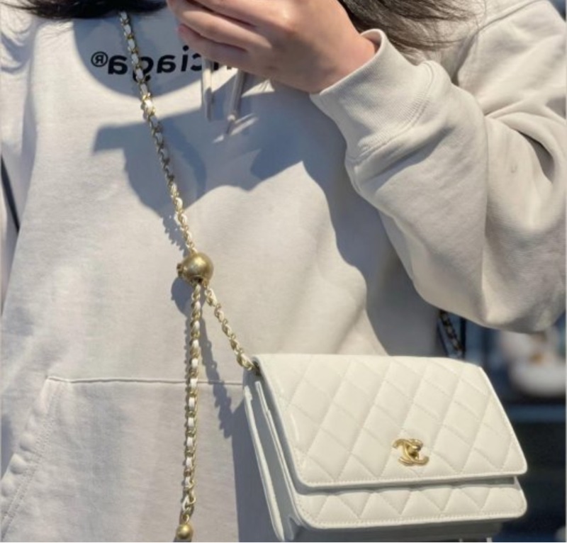 CHANEL 新款 淺灰色 羊皮 淡金扣 金球 斜背包 側背包 肩背包 WOC #讓藏 45800 買到賺到  專櫃賣14萬 #有盒 套 查碼芯片款🤎-1