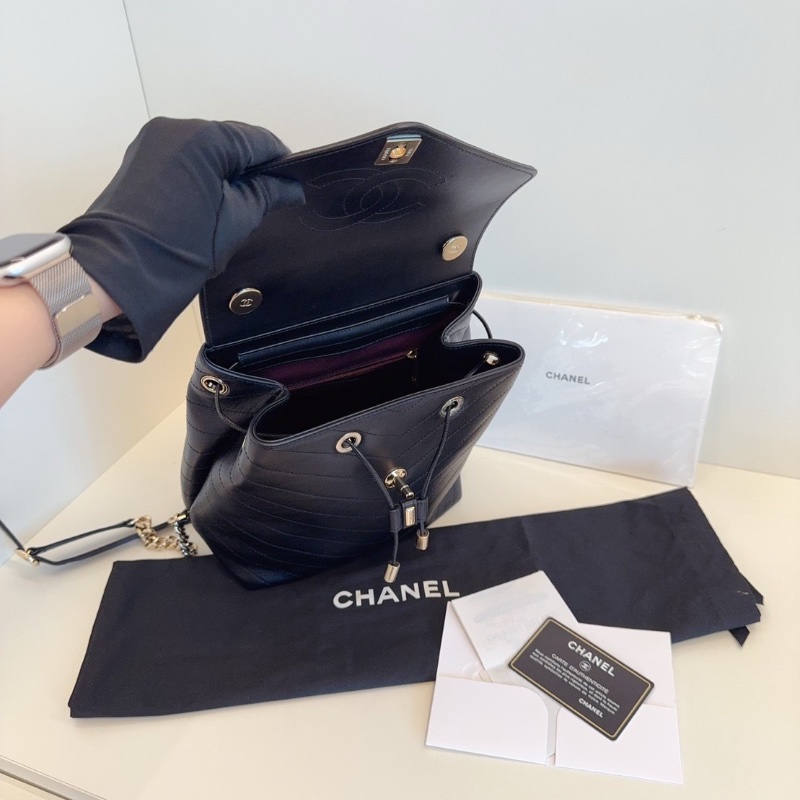 Chanel 黑金復古V紋牛皮後背包25*23*14  98新配件塵袋保卡購證-1