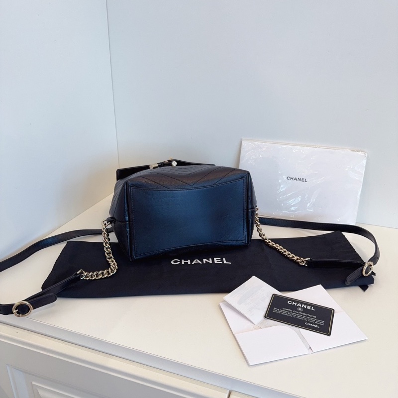 Chanel 黑金復古V紋牛皮後背包25*23*14  98新配件塵袋保卡購證-4