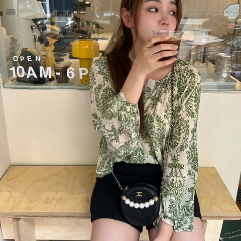 Chanel 黑金珍珠小圓餅鏈條包 12*12  99新配件塵袋盒子購證保卡