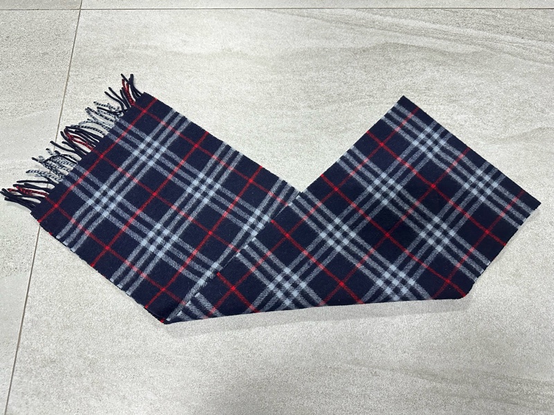 BURBERRY海軍藍格紋羔羊毛圍巾✨-7