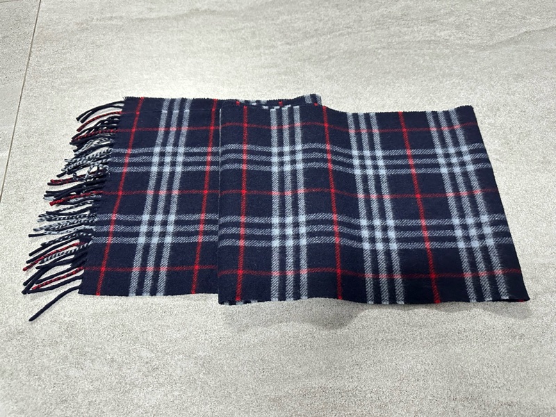 BURBERRY海軍藍格紋羔羊毛圍巾✨-9