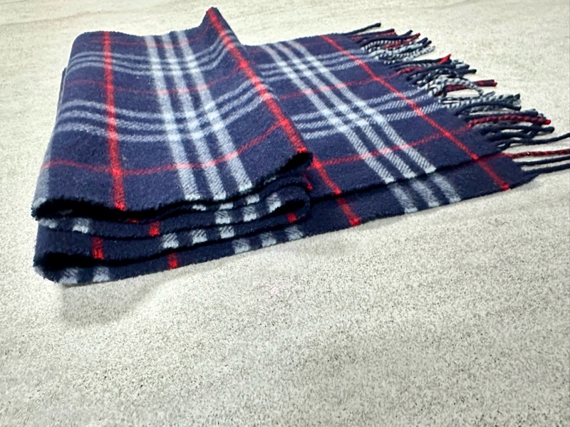 BURBERRY海軍藍格紋羔羊毛圍巾✨-11