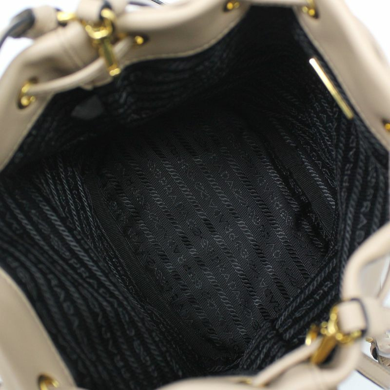 【包稅】PRADA Grace 小牛皮 Duet 水桶斜背包-10