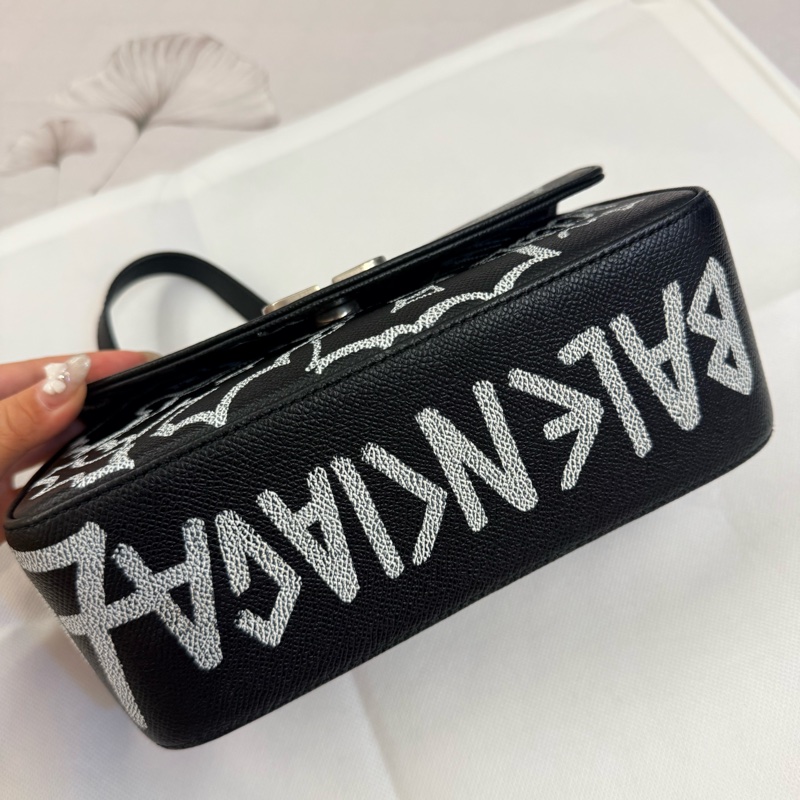 巴黎世家黑色塗鴉包-2