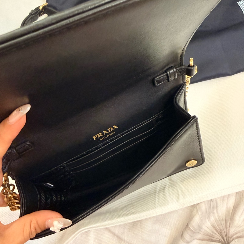 prada小羊皮皺摺小包-1