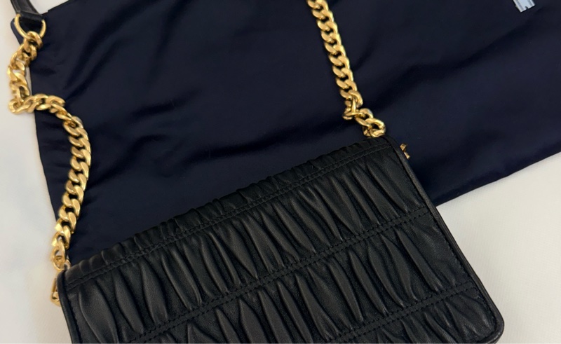 prada小羊皮皺摺小包-2