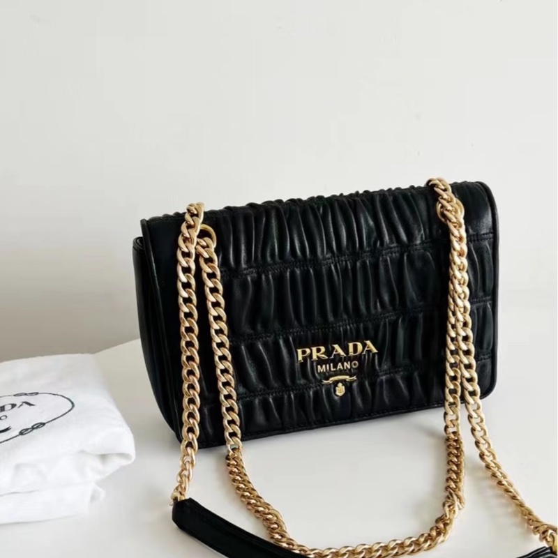 prada小羊皮皺摺小包-3