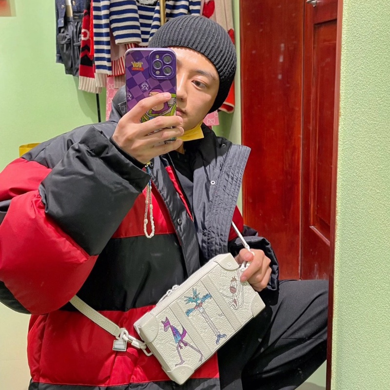 LV 秀款限定Soft Trunk稻草人印花軟盒白盒包 芯片款23*13*4  98新配件塵袋-0