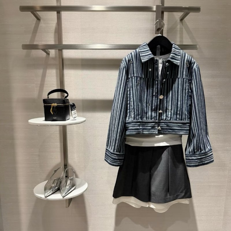 🎊新年特賣🧧Alaia Cube Vanity 小牛皮迷你盒子包 黑色-1