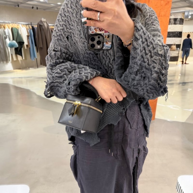 🎊新年特賣🧧Alaia Cube Vanity 小牛皮迷你盒子包 黑色-2