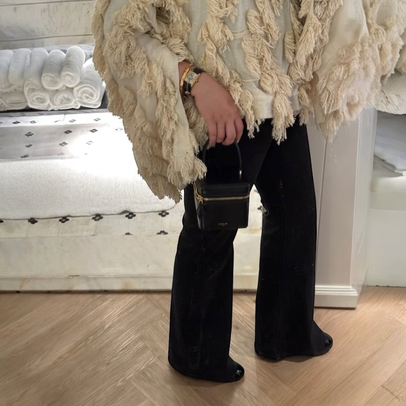 🎊新年特賣🧧Alaia Cube Vanity 小牛皮迷你盒子包 黑色-3