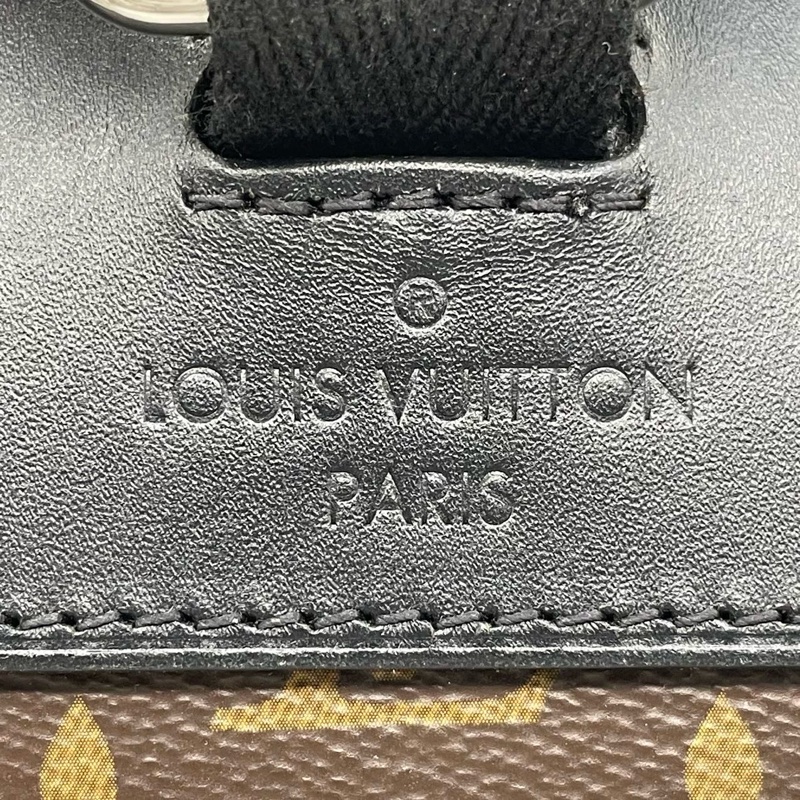 LOUIS VUITTON CHRISTOPHER-3