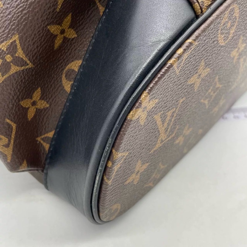 LOUIS VUITTON CHRISTOPHER-8