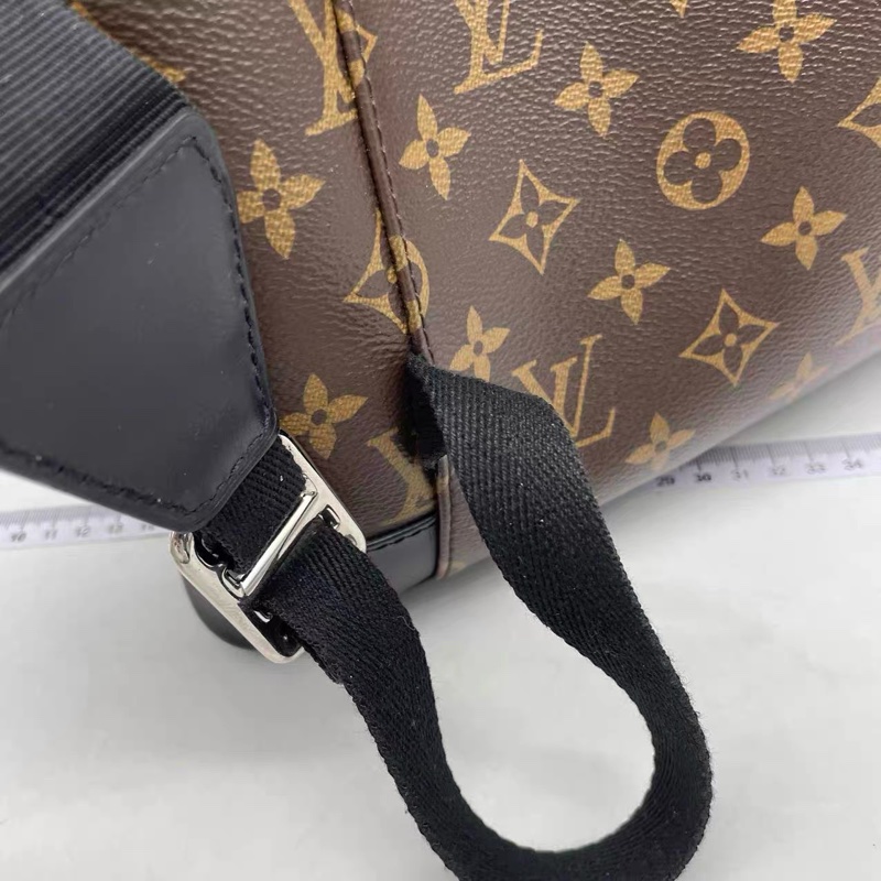 LOUIS VUITTON CHRISTOPHER-17