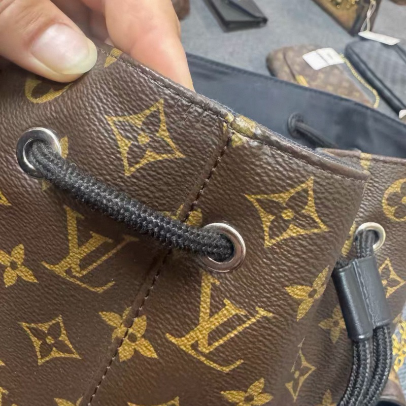 LOUIS VUITTON CHRISTOPHER-21