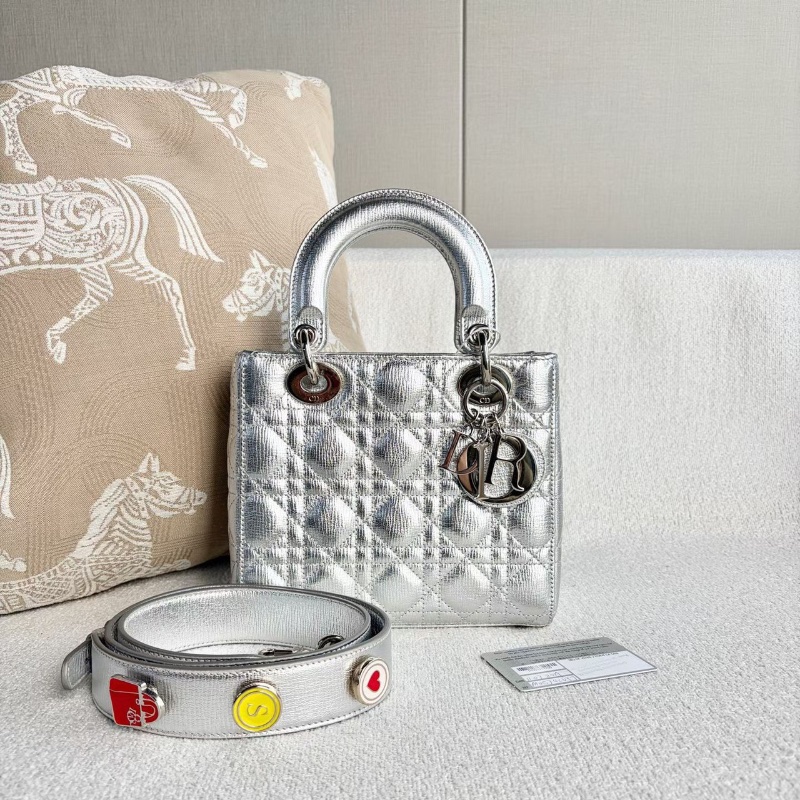 Dior黛妃限量徽章四格   太空銀 銀扣 藍色內里20*18*6 99新配件肩帶塵袋保卡-1