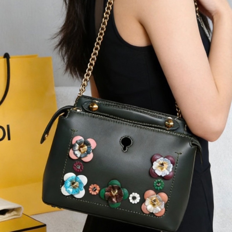 Fendi Dotcom鉚釘花朵鏈條包23*20*11 99新盒子保卡塵袋-0