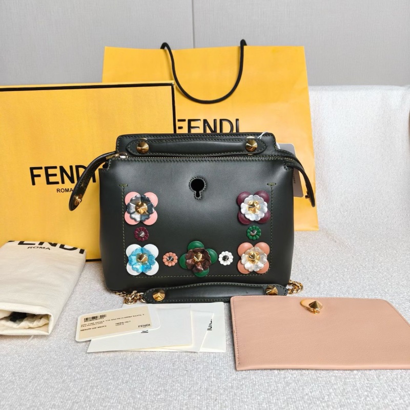 Fendi Dotcom鉚釘花朵鏈條包23*20*11 99新盒子保卡塵袋-1