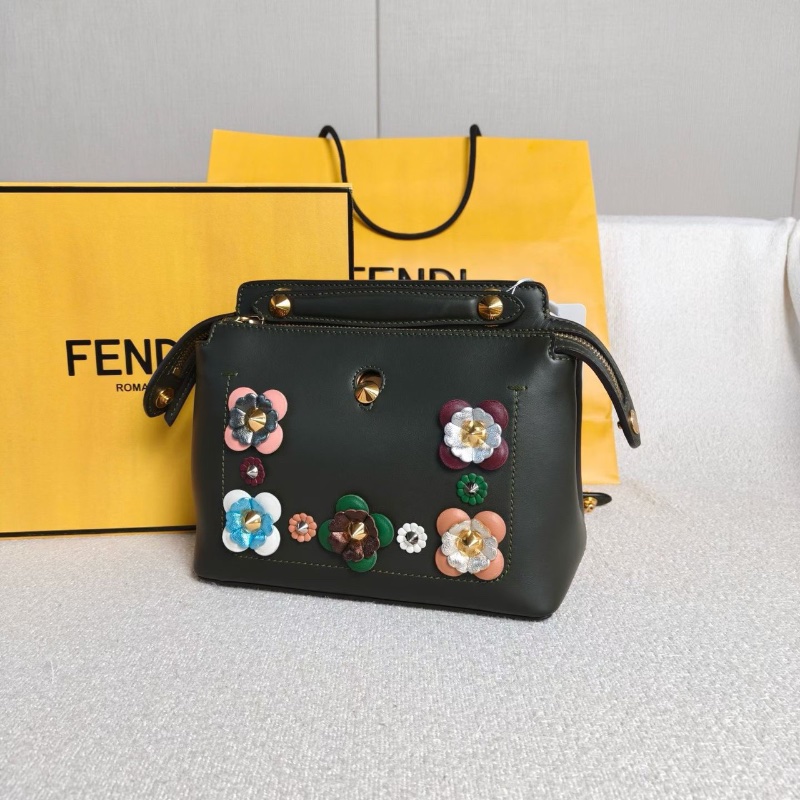 Fendi Dotcom鉚釘花朵鏈條包23*20*11 99新盒子保卡塵袋-3