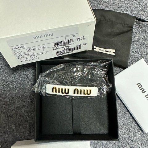 港現🇭🇰miumiu 👩‍🦰 新款髮夾