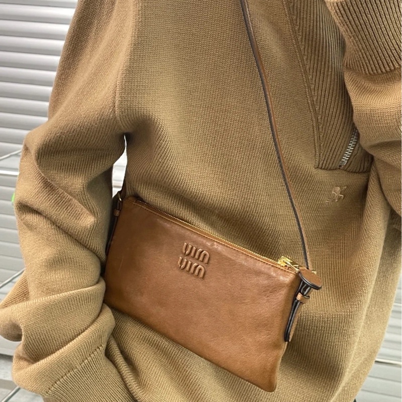 miumiu 做旧小羊皮手包-1