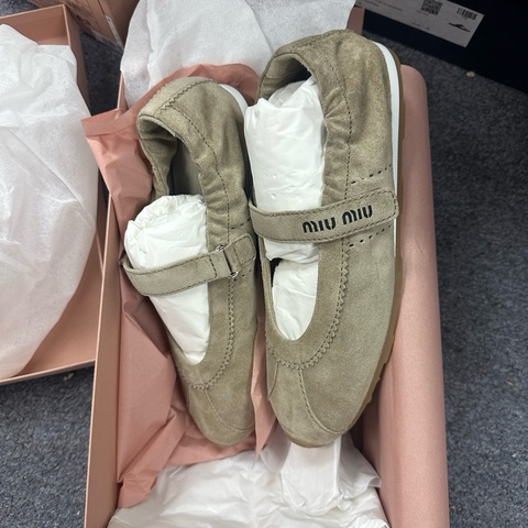 Miu Miu 麂皮MiuMiu 王炸芭蕾舞鞋 35碼