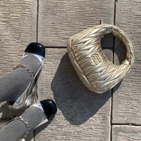 Miumiu wander褶皱hobo香槟浅金 张元英同款