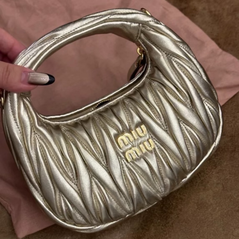 Miumiu wander褶皱hobo香槟浅金 张元英同款-2