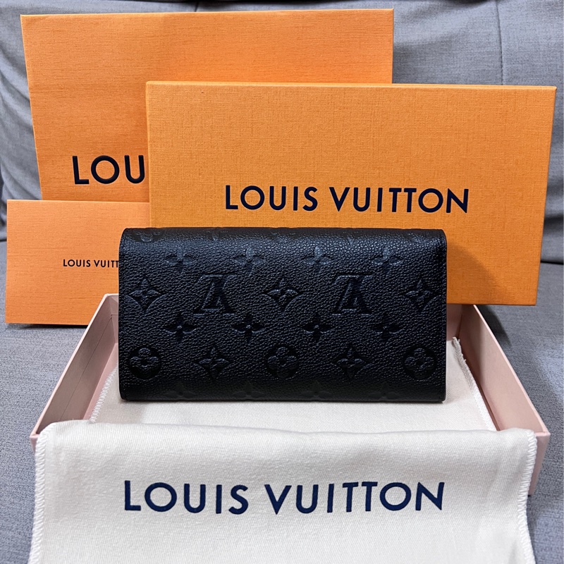 Louis Vuitton LV Sarah 經典牛皮壓花信封長夾-1